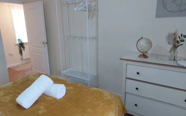 Birmingham - 2 Beds - Sleeps 3 - Free Parking