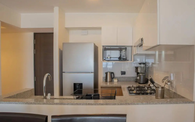 w Beautiful 3BR w Balcony in San Isidro