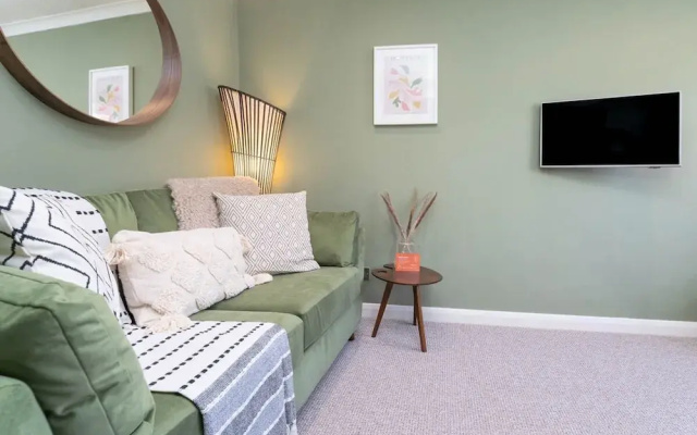 Host Stay Round Hill Apartment