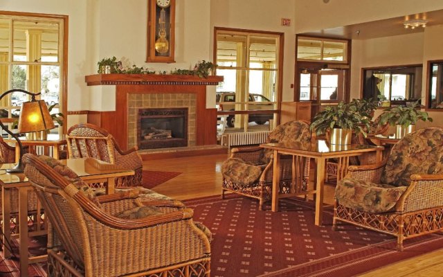 Mammoth Hot Springs & Cabins - Inside the Park