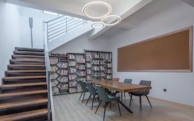 Floral Hotel Falan Small Town