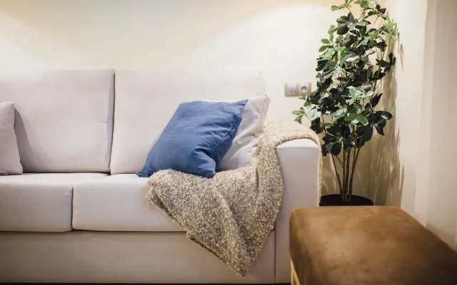 One&Lux Byron Suites