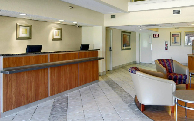 Red Roof Inn - Houston Westchase