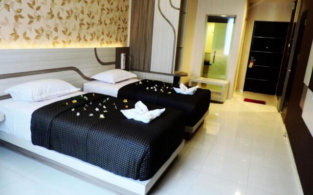 Dewarna Hotel & Convention