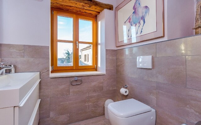 Beautiful Villa Consisting of two Houses With Private Pool, Near Pula and Beach