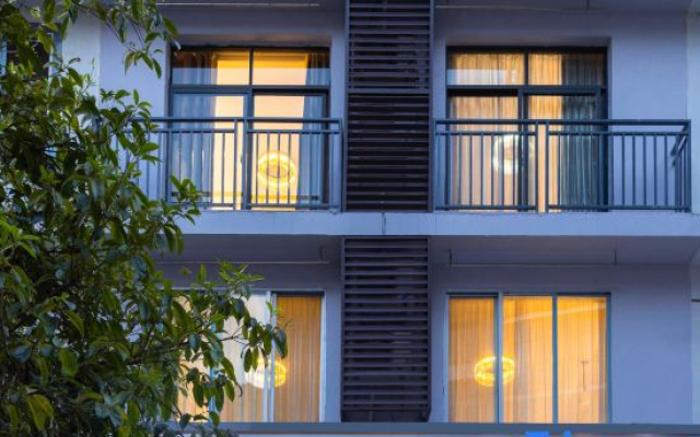 Flowery Banks Audiovisual Homestay (Yangshuo Songcheng QianGuQing Branch) – Exterior – Guilin