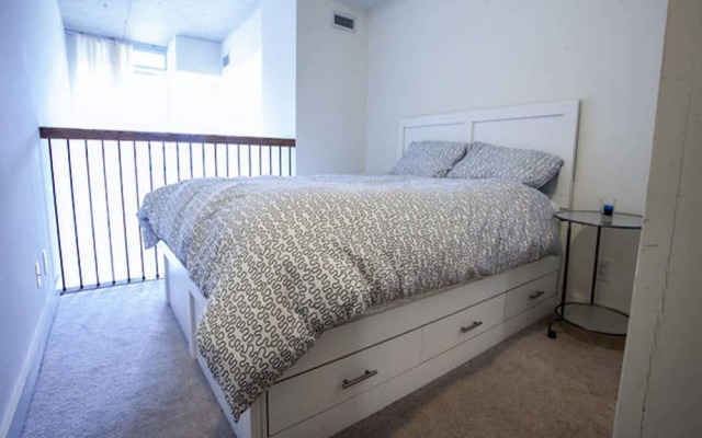 Pinnacle Suites - Trendy 2-Story Loft offered by Short Term Stays