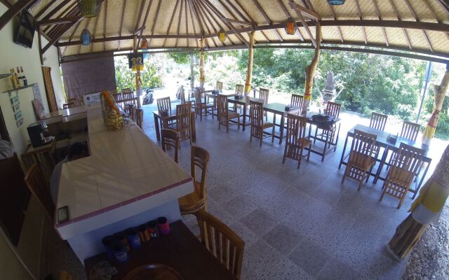 Pemuntalan Guesthouse by WizZeLa