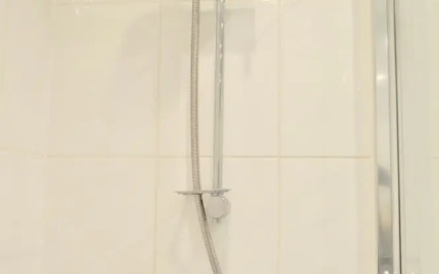 Lovely One Bedroom Flat by the Shore