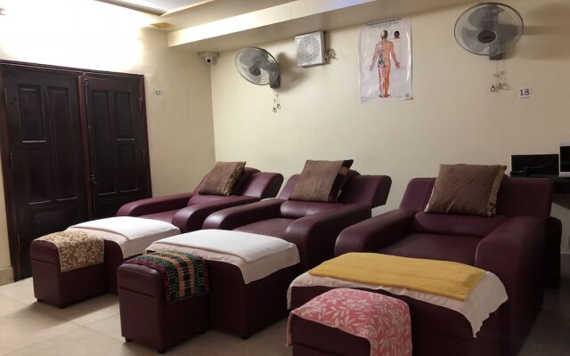 Cat Ba Central Point Hotel