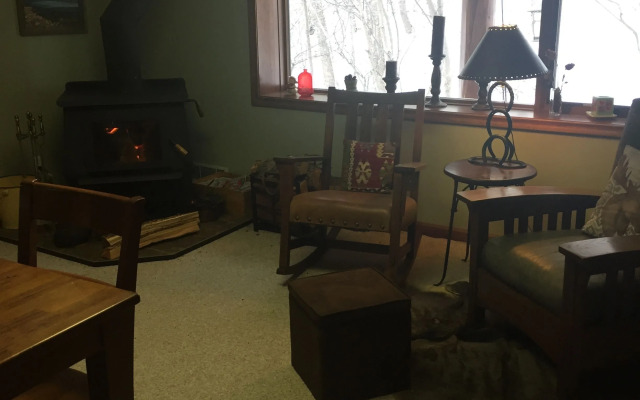 Two Bears Inn Bed & Breakfast