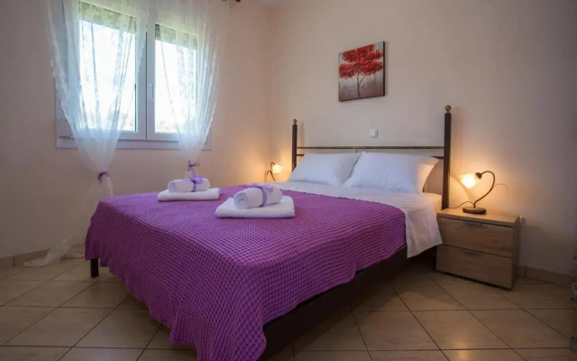 Mantos Apartment