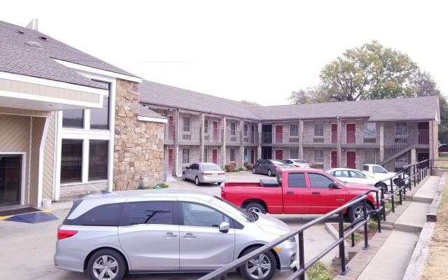 Motel 6 Ada, OK