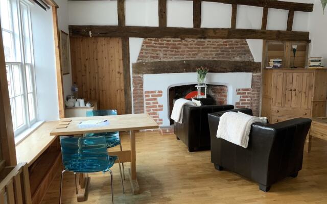 Rooms at no Three, Chameleon House