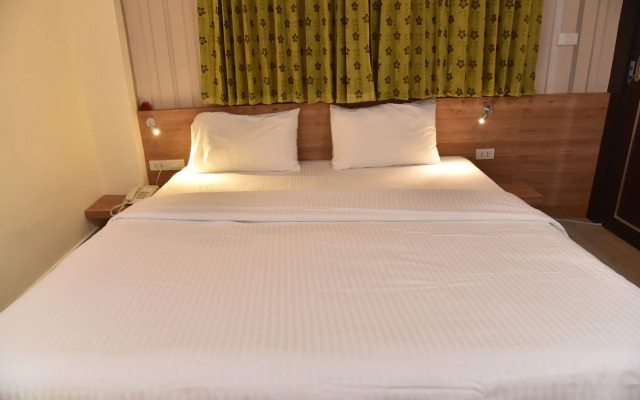 Rose Nana Hotel