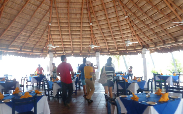 Dolphin Cove Inn
