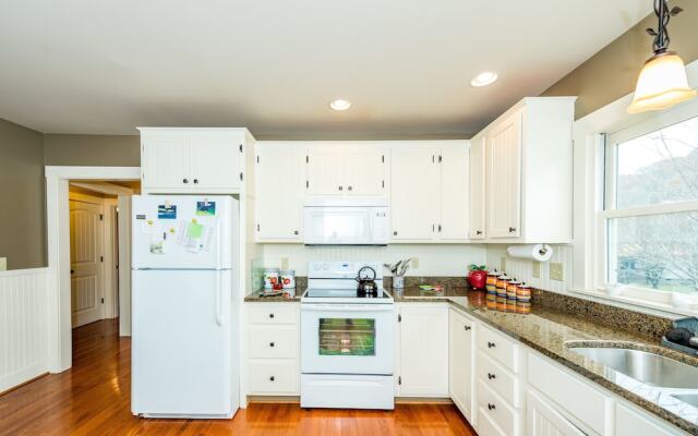 205 Kerlee Heights Home