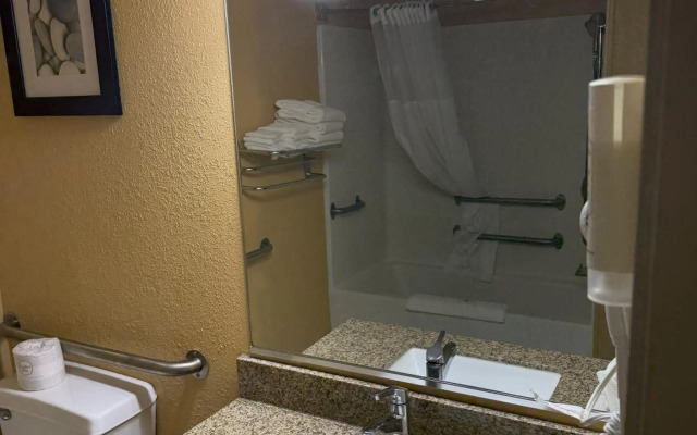 Quality Inn Manitowoc