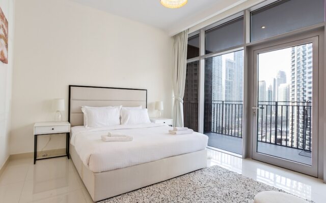 Luxury StayCation - Huge 2 Bedroom Lav