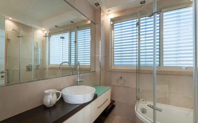 Luxurious Villa with great location