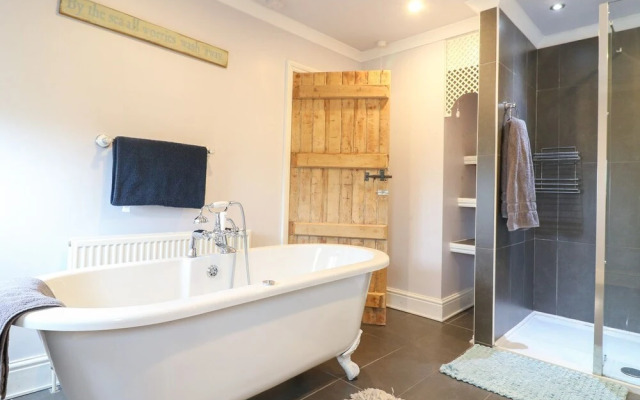 Derby Dream House - Cozy Retreat for Your Getaway