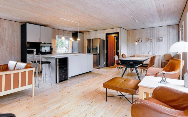 6 Person Holiday Home in Vaeggerlose-by Traum