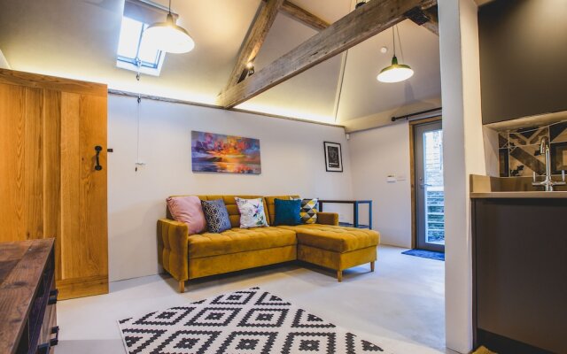 17th Century Cartshed Nestled In Welsh Countryside