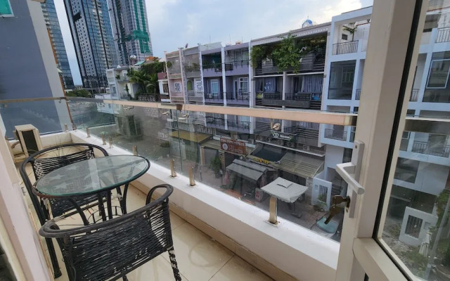 LaLaHouse Riverside Residence