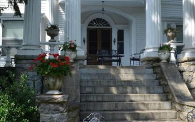 Albemarle Inn
