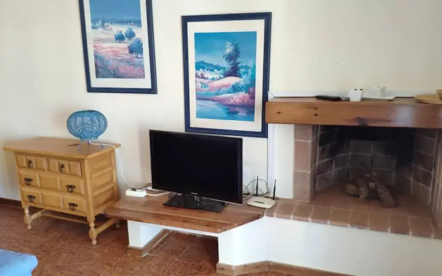 Lovely 2 Bedroom Apartment With Pool