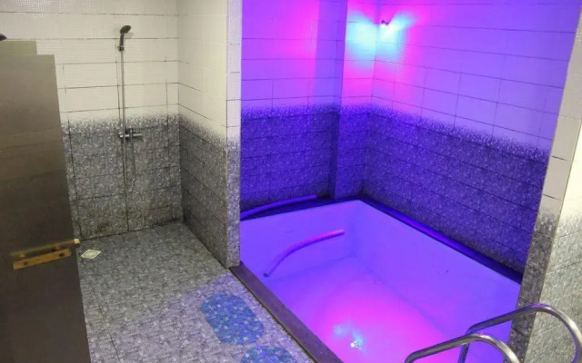 Kottedzh s saunoj, hammamom i bassejnom