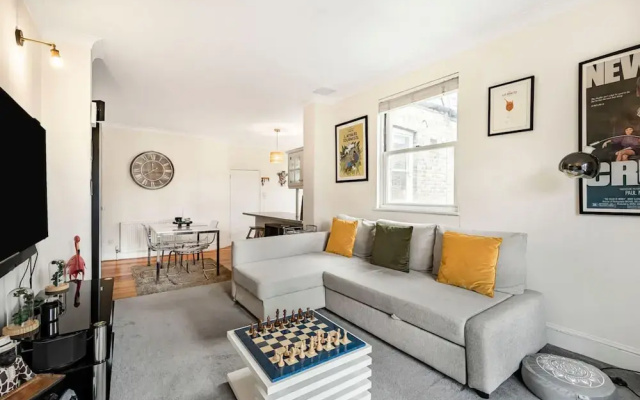 Stylish 1BR Kensington Home With Balcony