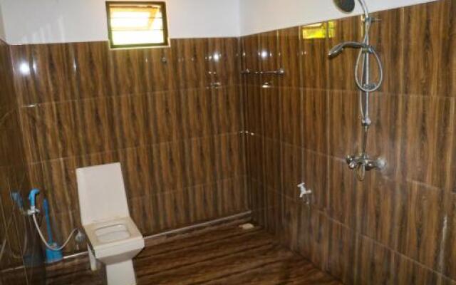 Deshani Holiday Inn