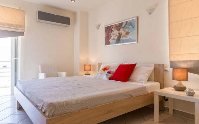 Bright & Spacious two-floor Family Garden Home