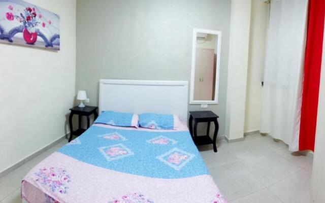 Beachfront Apartment Bat Yam 613
