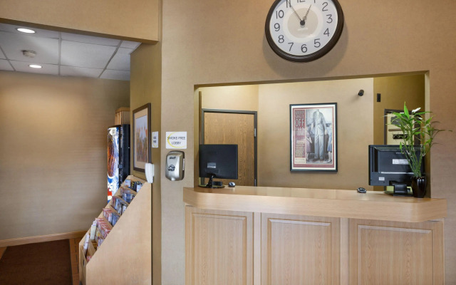 Super 8 by Wyndham Alton