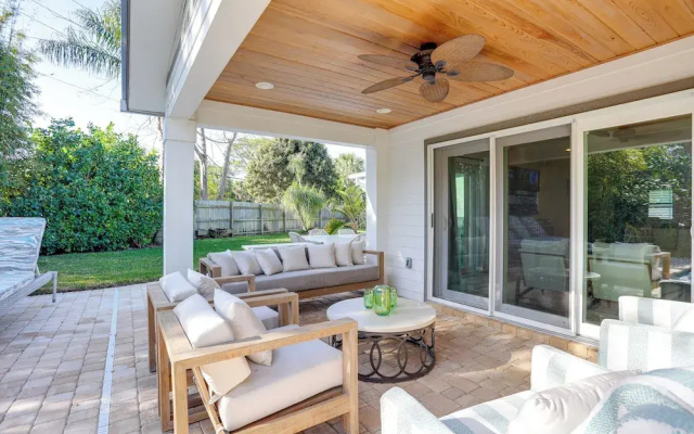 Fenced Yard, 4 Mi to Stuart Beach: Family Retreat!