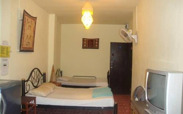 Gaeng Phet Restaurant & Guesthouse