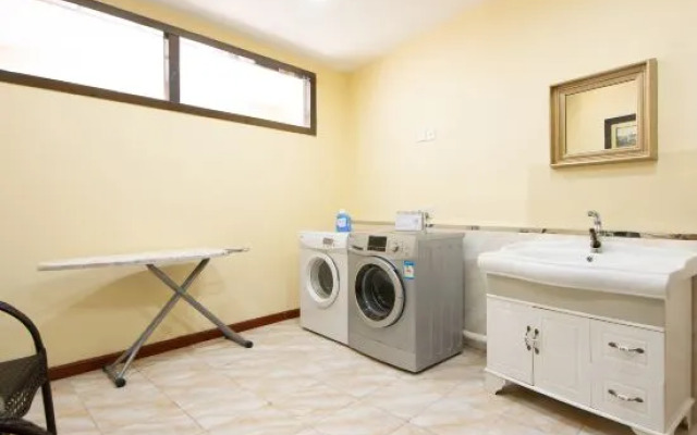 Motel  (Shenyang Central Street Joy City Walmart)