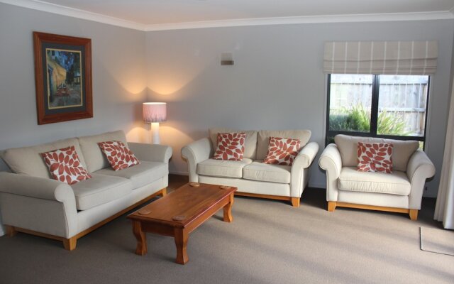 6 Mt Isobel Place