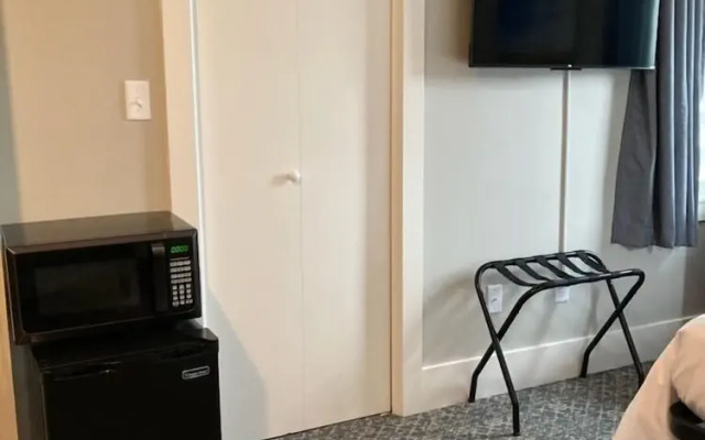 Country Squire Inn and Suites