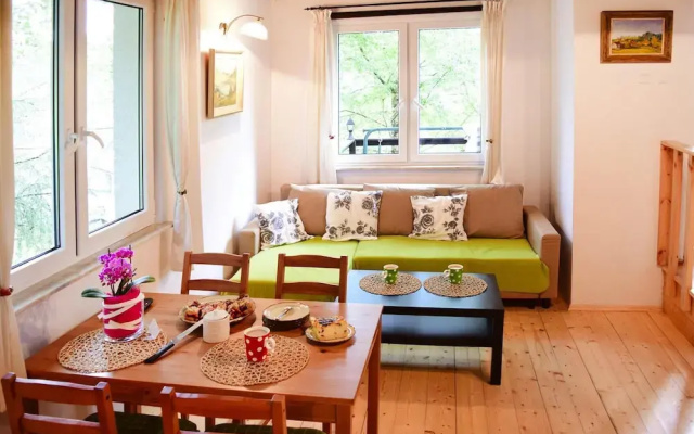 Lakeside Holiday Home With Private Garden