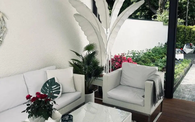 Apartament z prywatnym, krytym basenem