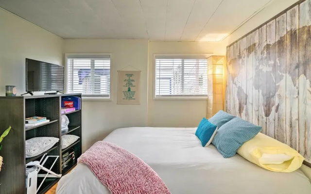 Portland Floating Home Getaway w/ Sauna!