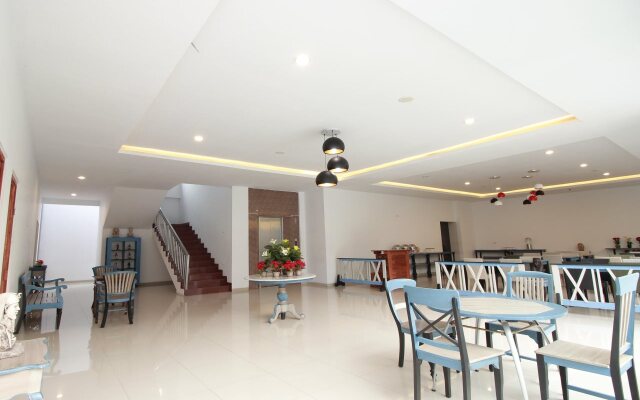 Summer Quest Hotel
