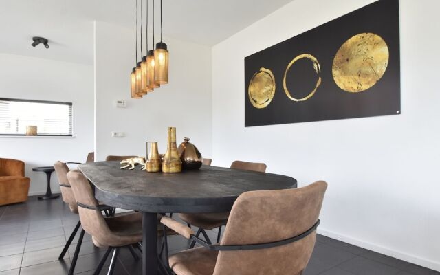 Pleasant Holiday Home in Zeewolde near Golf Course