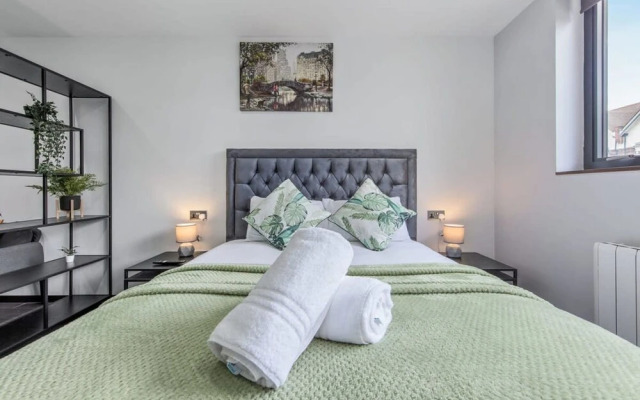 Luxury Flat in North West London