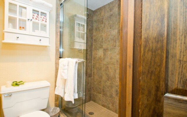 Manitou Lodge
