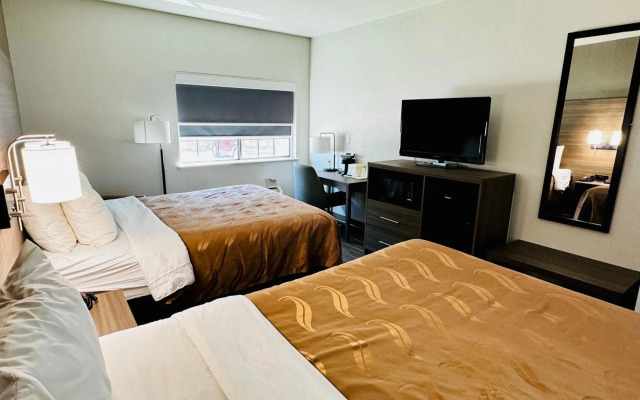Quality Inn near SeaWorld - Lackland