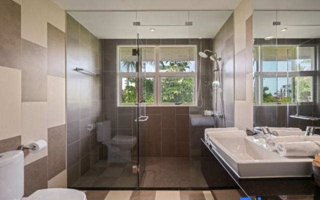 Luxury 4BR Villa Da Nang, 100m to Beach, Private Pool, Perfect for Group – Bathroom – Da Nang